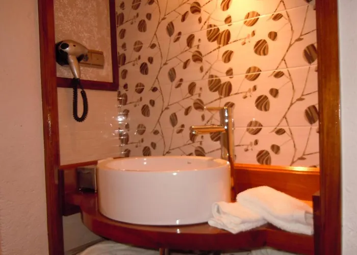 La Torre De Isla & Guest house 4*